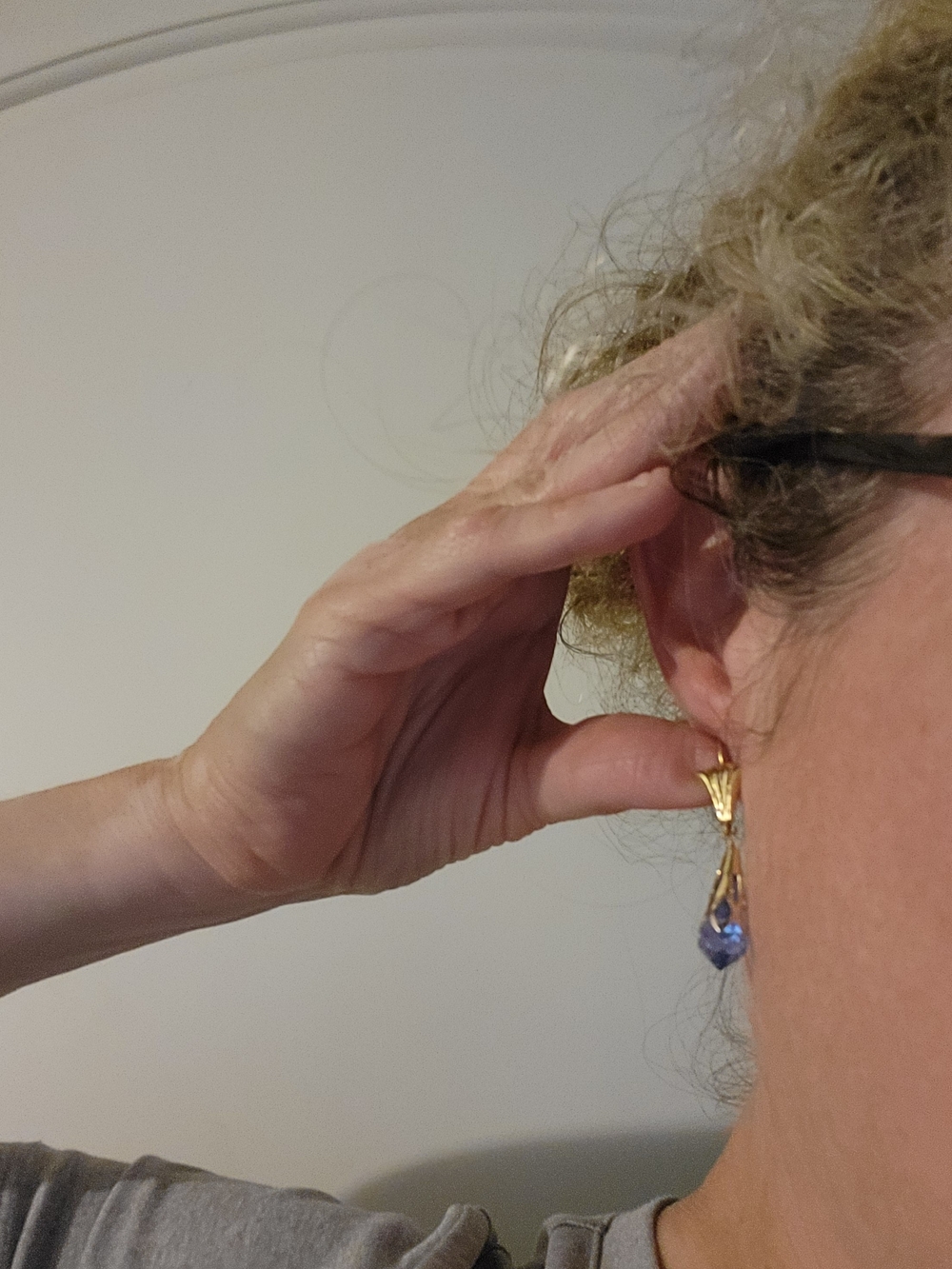 Vintage Solid 14k Blue Crystal Teardrop Earrings Elegant No Scrap 4.4g - Picture 6 of 13